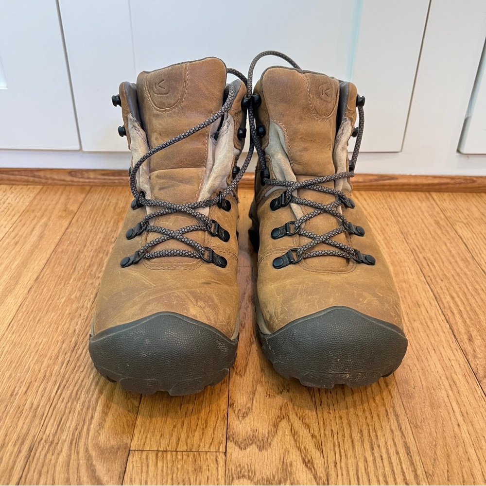 Keen Pyrenees Hiking Boots, Waterproof Leather, gently used